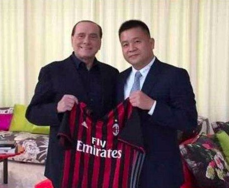 由马竞外租到巴萨的菲利克斯打进制胜球后激情庆祝。